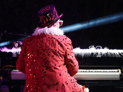The Elton Show - der Künstler am Klavier