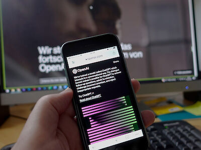 Startseite von openAI auf Desktop und Smartphone