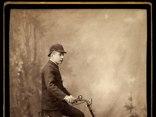 Wilhelm von Opel auf einem der ersten Opel-Niederfahrräder, 1889