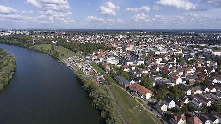 Luftaufnahme von Rüsselsheim und dem Mainvorland