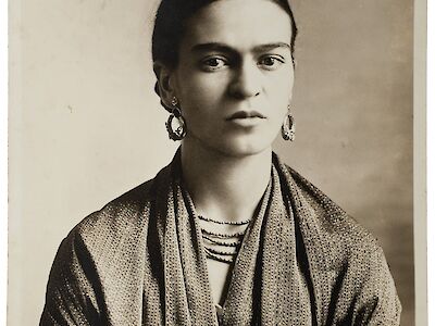 Frida Kahlo fotografiert von Guillermo Kahlo-1932