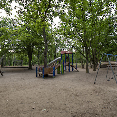 Spielplatz Ostpark - Schaukeln und Klettergerüst