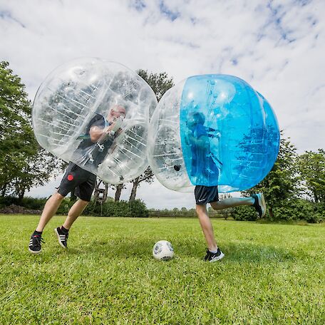 Zweikampt beim Bubble Soccer