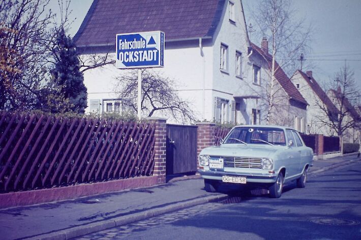 Erstes Fahrzeug der Fahrschule (alter Opel) damals In der Röth 35